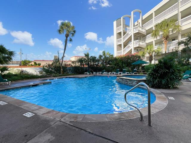 Sport & Beauty 2, Cozy Galveston Beach Front Condo, Galveston