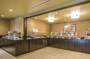 Food & Drinks 5, Quality Hotel & Conference Centre, Division No. 16