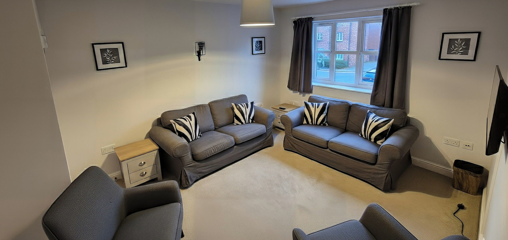 Living area 5, 4-bedroom Contractor House , Sleeps 9 With Parking, South Gloucestershire