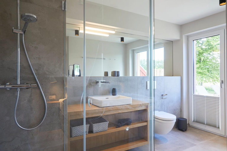 Bathroom 2, Appartements im Ferienresort Bades Huk, Nordwestmecklenburg