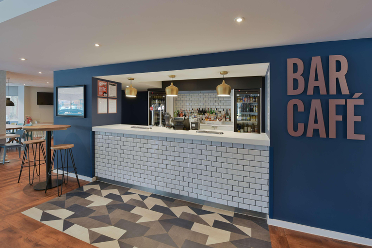 Food & Drinks 4, Travelodge London Hounslow, London