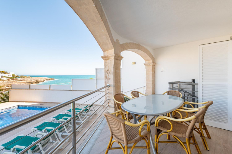 Others 5, Villa Voramar en Cala DOr, Baleares
