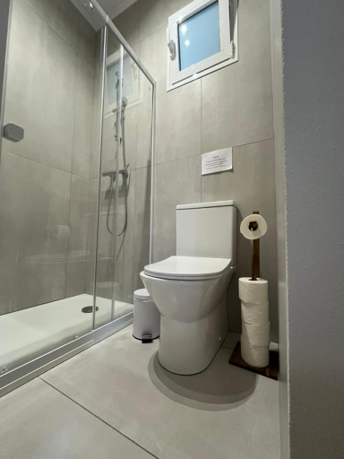 Bathroom 2, Janela para o Atlantico, Porto Moniz