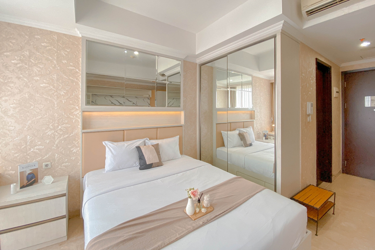Bedroom 5, Peaceful Beige Studio at Menteng Park Apartment By Travelio, Jakarta Pusat