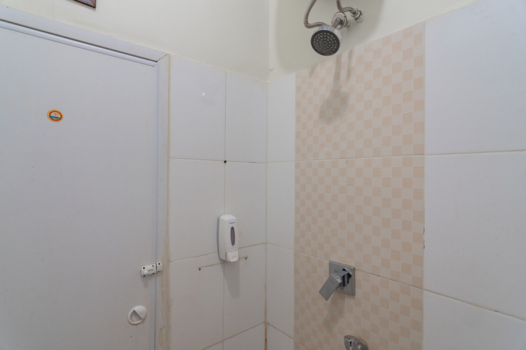 Bathroom 3, Jabrix Hotel Mitra RedDoorz, Bandung