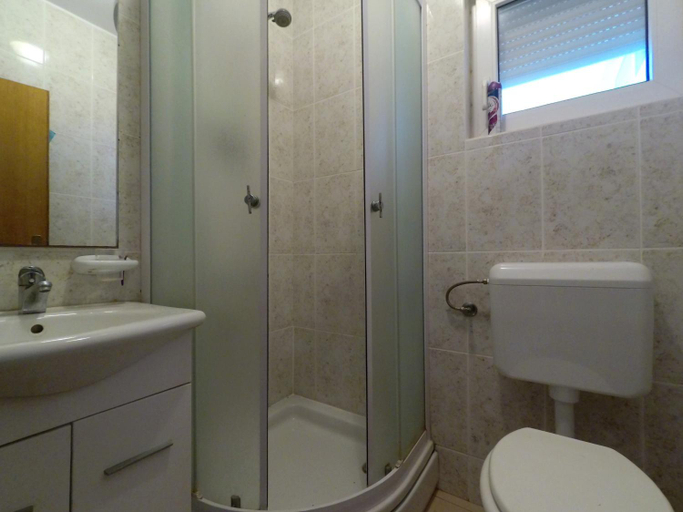 Bathroom 3, DUO MARE Apartments, Novalja