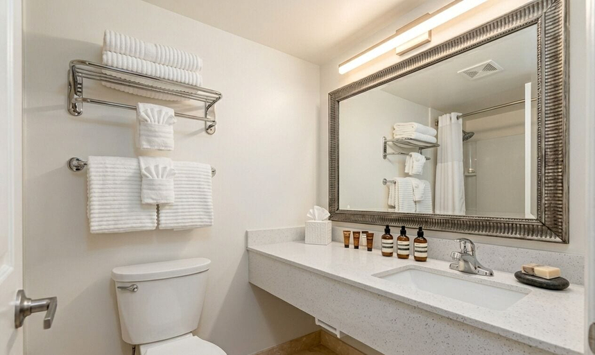 Bathroom 5, Mermaid Inn, Horry