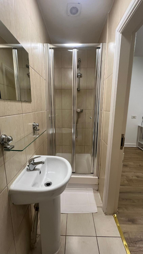 Bathroom 3, Sangha Hall, Leicester