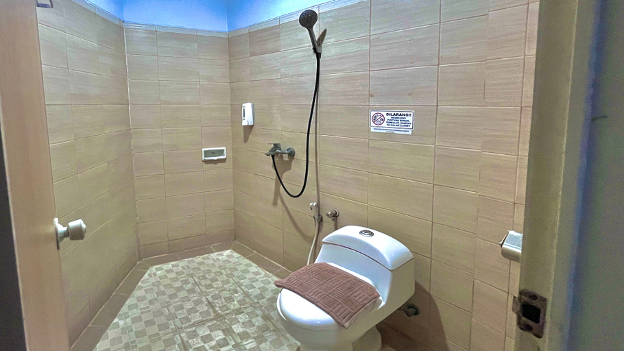 Bathroom 5, Escotel Mahera, Central Jakarta