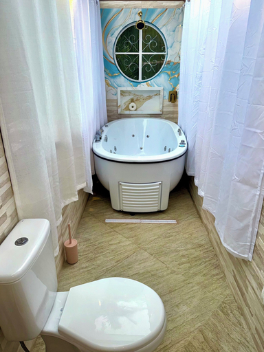 Bathroom 3, Domo Paramita, Parati