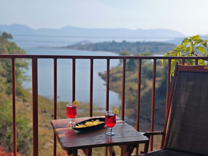 Outdoor dining, Vikas Boat Club & Resort, Pune