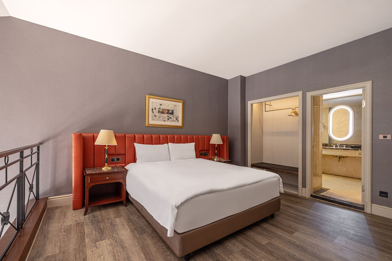 Bedroom 3, Lakeshore Hotel, Hsinchu City