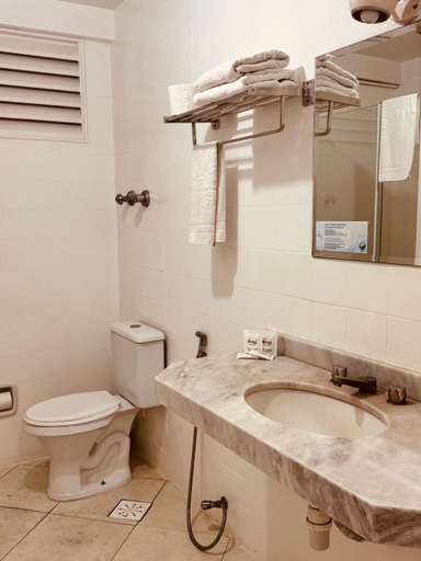 Bathroom, Hotel Binder Quality Inn, Mogi das Cruzes