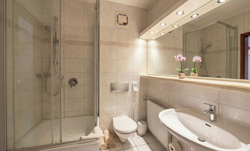 Bathroom 3, FlexInn Hotel Gelsenkirchen, Gelsenkirchen