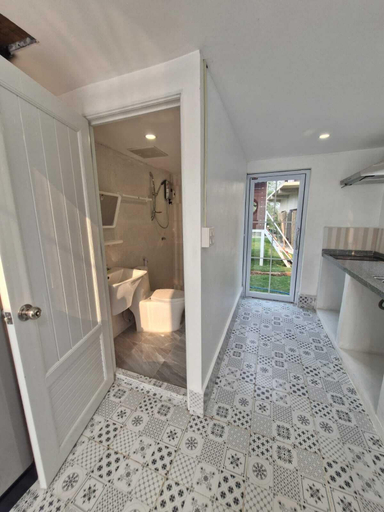 Bathroom 4, River view villas, Vangvieng