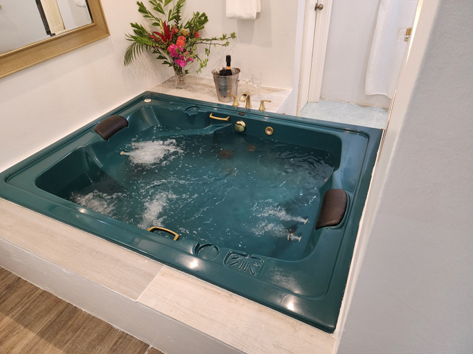 Bathroom 4, Harmony Marina Suites