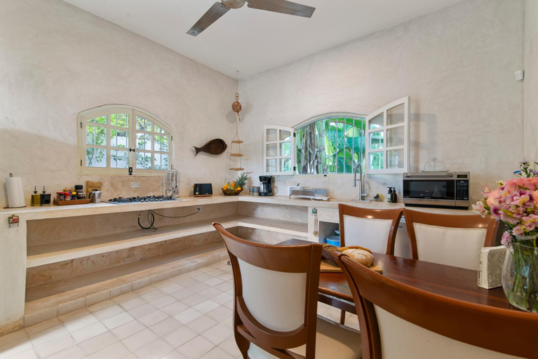 Kitchen 4, Casa Damiana, Colonial Charm with Private Pool, Mérida