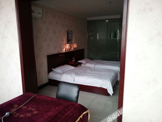 Bedroom 5, Huaxian Zhongzhou Express Hotel, Anyang