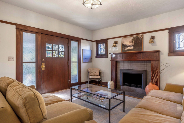 Living area 2, State Of Chill 4 Bedroom Home, Hood River