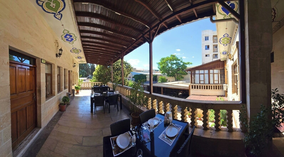 Outdoor dining 2, Gülizar Konukevi, Merkez
