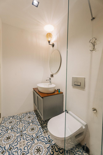 Bathroom 5, Riserva Urla, Urla
