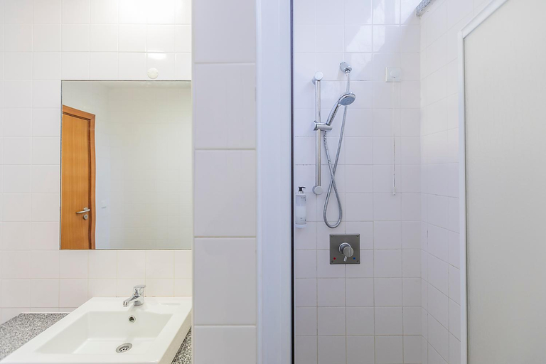 Bathroom 3, HI Lousa – Pousada de Juventude, Lousã