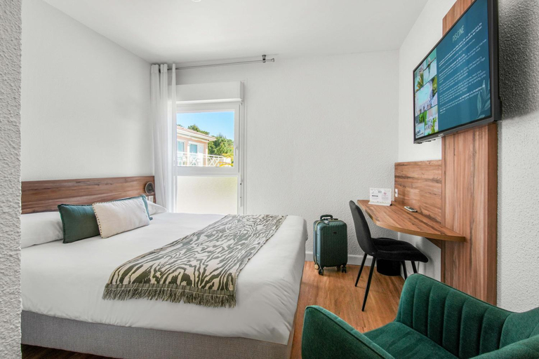Bedroom, Logis Hotel La Forestiere, Landes