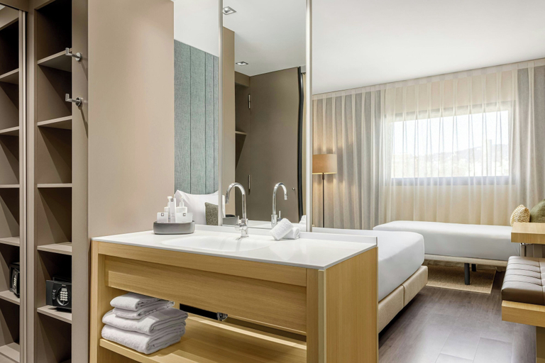 Bathroom 4, AC Hotel Sants by Marriott, Barcelona