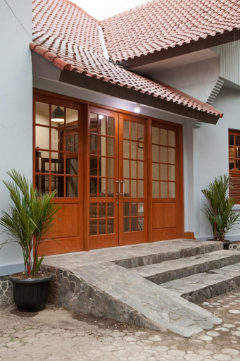 Exterior & Views 2, RedDoorz Plus near Pasundan University, Bandung