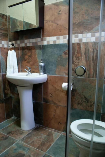 Bathroom 2, Casa de la Presa 3, Capricorn