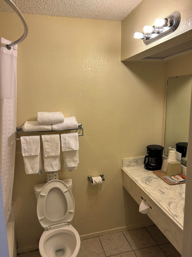 Bathroom 3, Executive Inn & Suites, Harrison