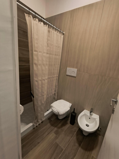 Bathroom 2, CASA Di EDO, Brindisi