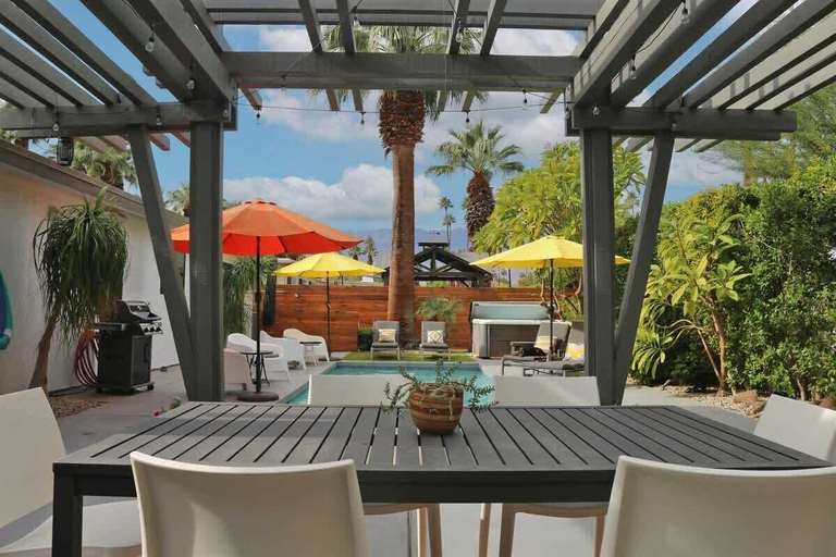 Room 5, Mid-century Oasis w Private Pool Mountain Views, Riverside