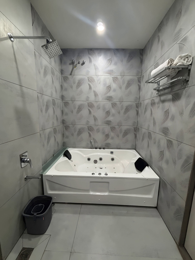 Bathroom 4, Shree Agrawal Avenue, Ujjain