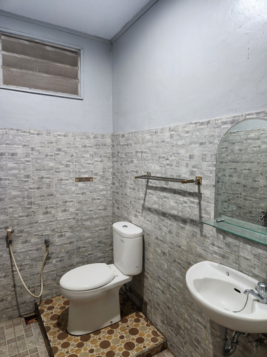 Bathroom 5, Hotel Tri Putra, Bolaang Mongondow Utara