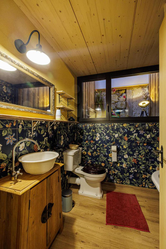 Bathroom 5, Gruppenunterkunft mit Wellness, Billard und Lamatrekking, Aarberg
