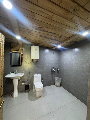 Bathroom 4, Foxoso Misty Oaks Resort, Nainital