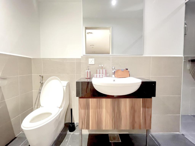 Bathroom 5, Bangsar Trade Centre By WeCare, Kuala Lumpur