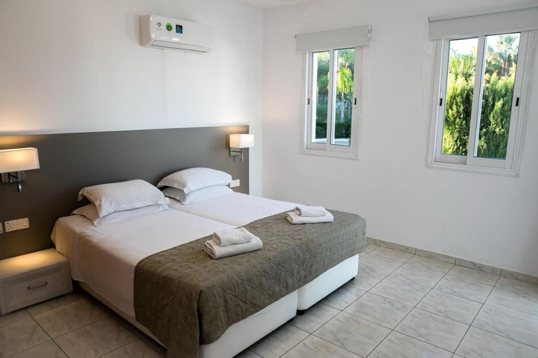 Bedroom 2, Theo Sunset Bay Hotel