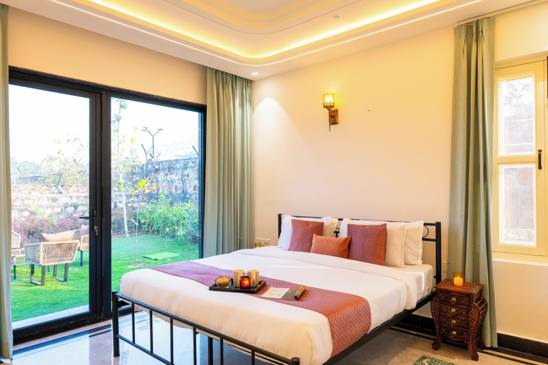 Room 4, ELIVAAS Prassanam Vatika 2 BHK Hillside Villa with Private Pool, Gurgaon