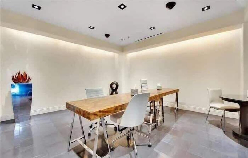 Interior 5, Luxurious Studio Balcony Access 26319, Clark