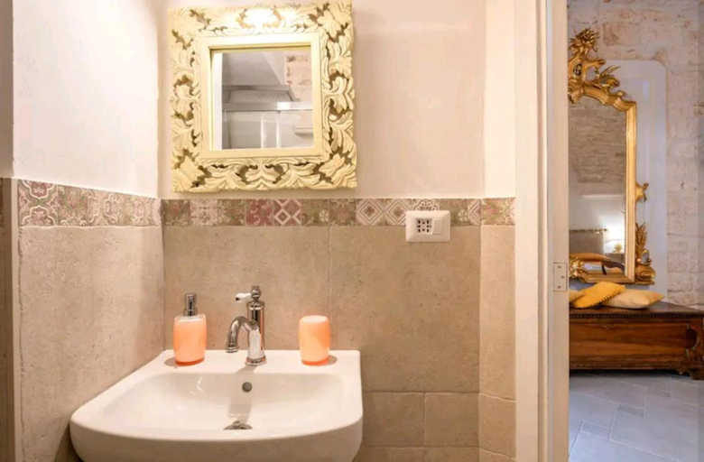 Bathroom 2, La pietra del duca, Taranto