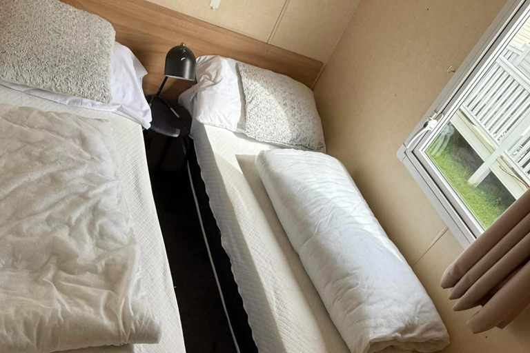 2, Chalet Sleeps 6 with Lake Views Parking, Lincolnshire