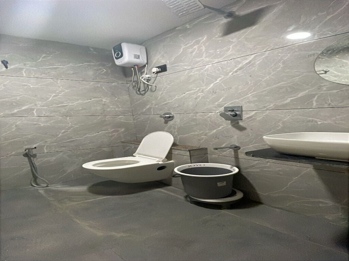 Bathroom, HOTEL HILLS, Ahmadabad