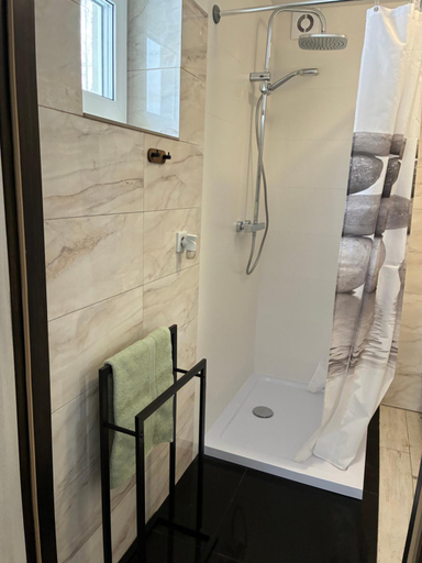 Bathroom 2, Letnia Oaza "Forsycja", Otwock