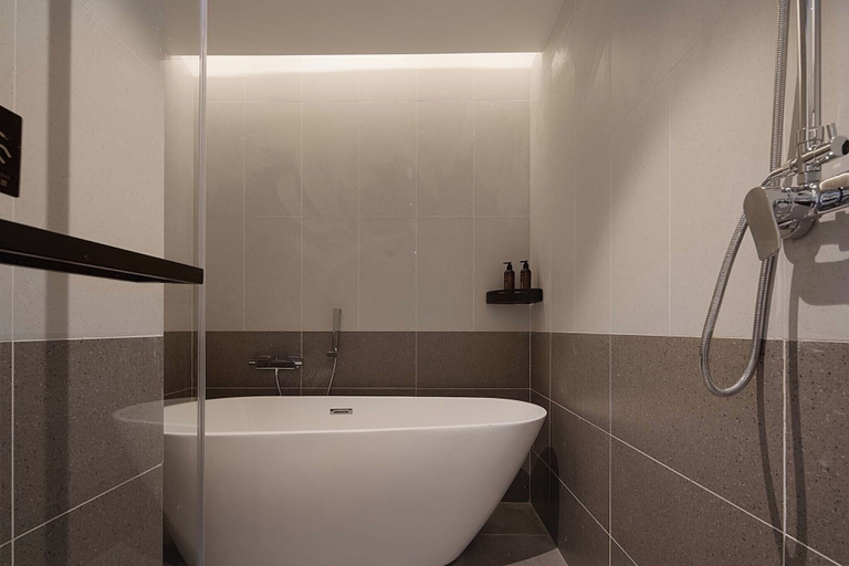 Deep soaking bathtub, Nicesoe S Hotel Chengdu Kuanzhai Alley, Chengdu