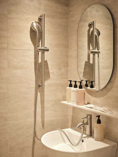 Bathroom 2, SOUNDS INN GWANGHWAMUN, Jongno
