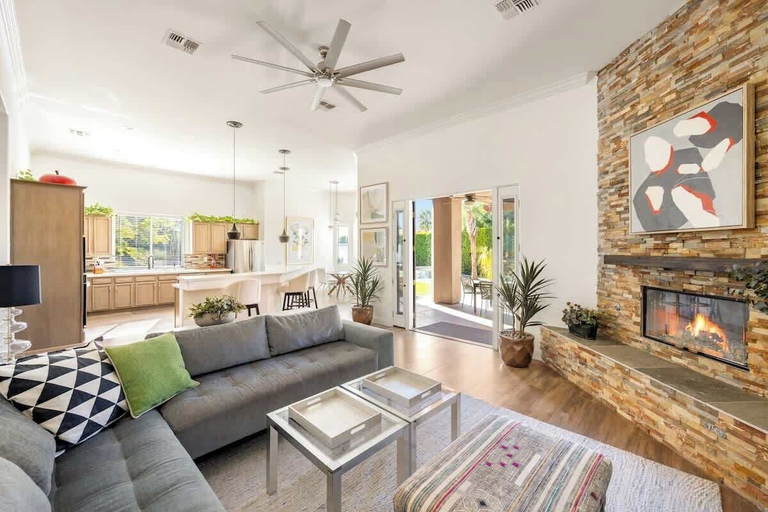 Room 5, Desert Dreamhouse 4BR Pool Spa, Riverside