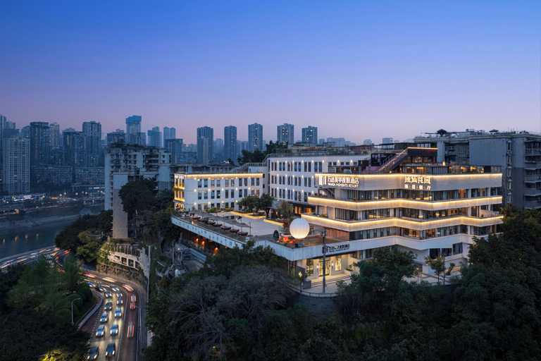 Exterior & Views