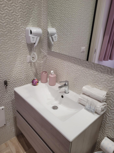 Bathroom 2, I 23 PASSI SCAURI, Latina